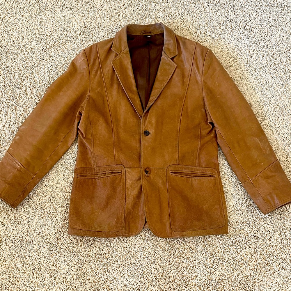 Preowned vintage Claiborne genuine leather jacket in good condition size 42S.